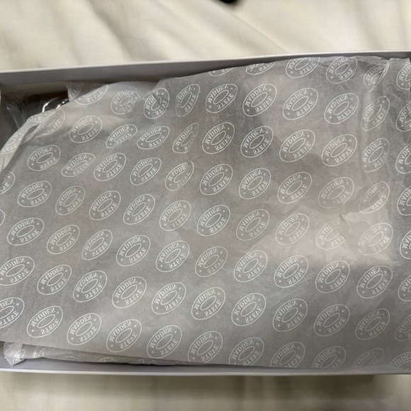 STEVE MADDEN Imelda Fluffy Feather Heel Genuine Leather *Brand New in Box* - Picture 2 of 4